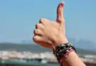 Offrir un bracelet personnalisé comme cadeau spécial